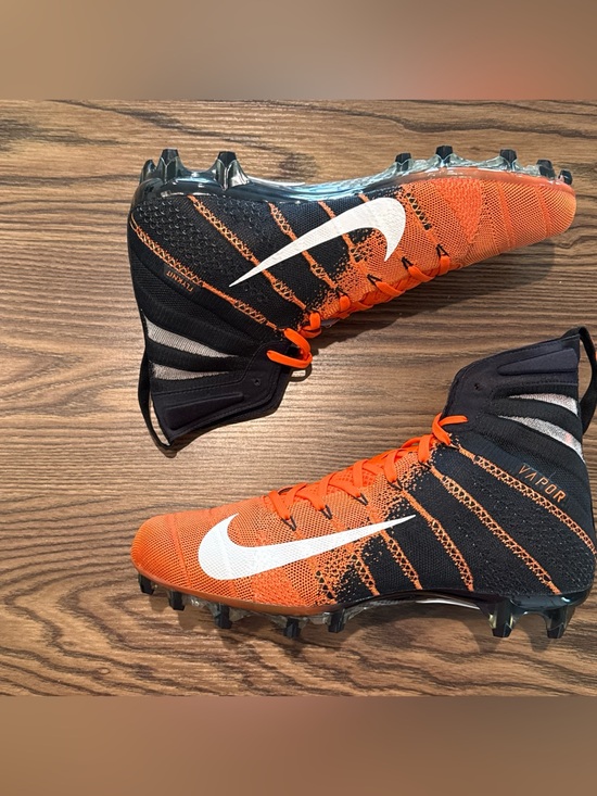 Size 11 Nike Vapor Untouchable 3 Elite Football Cleats Black/Orange AO3006-081 main image 4